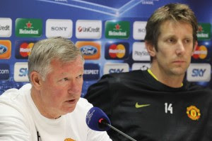 Sir Alex memuji Edwin van der Sar setelah memenangi Bolton