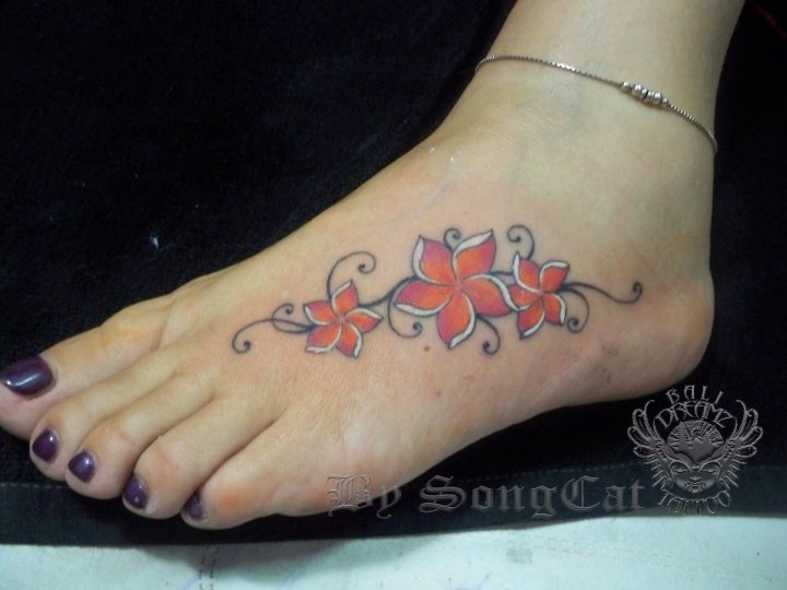 Flower Tattoos On Your Side. Flower Tattoo on Sexy Leg