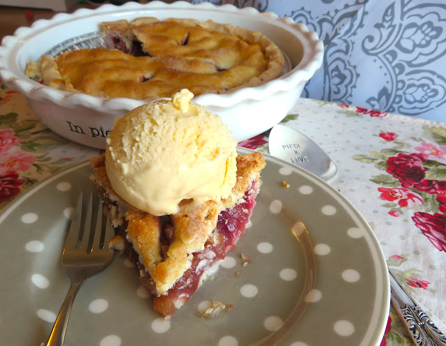 Apple & Cranberry Pie