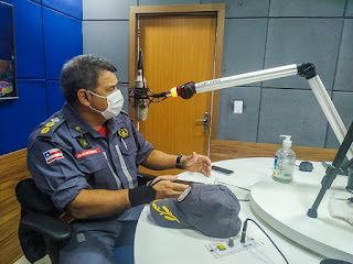  *Comandante do 17º GBM reforça importância da campanha "Quarentena Solidária" em entrevista de rádio*