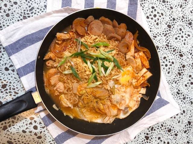 indomie budae jjigae