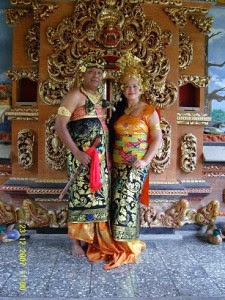 Baju Adat Tradisional / Pakaian Adat di Indonesia 