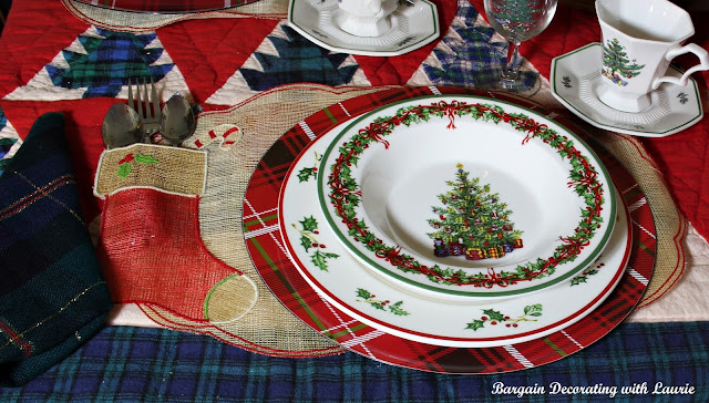 Breakfast Nook Christmas-Bargain Decorating with Laurie