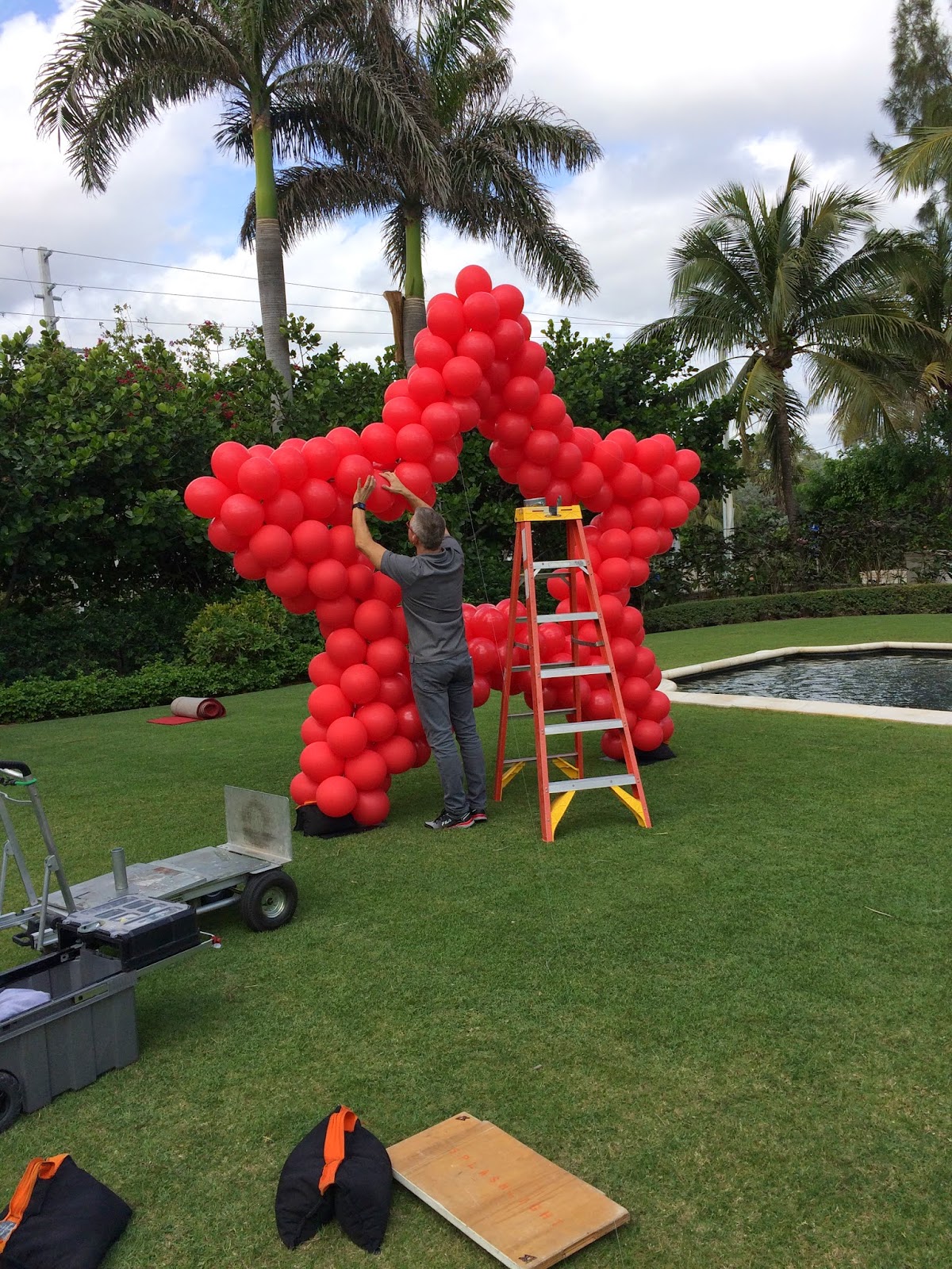  Red star shape balloon sculpture