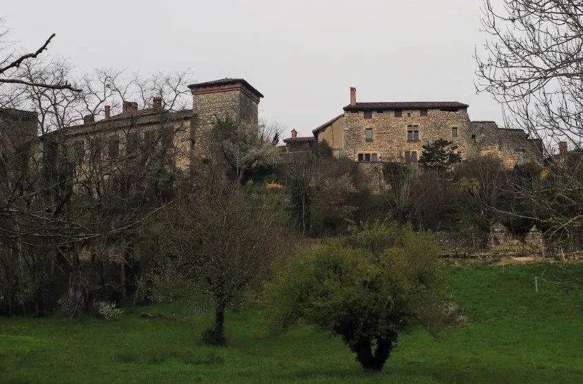 pérouges cite medievales