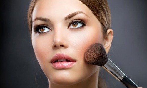 http://www.soloparagorditas.com/2014/12/maquillaje-de-dia-para-gorditas.html