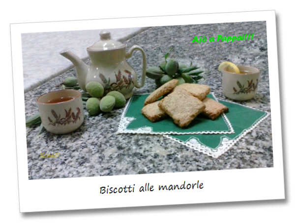 Biscotti alle mandorle Fotografia dei dolci biscotti alle mandorle