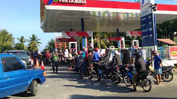 Tangker Pertamina Tiba, SPBU Di Serbu Warga