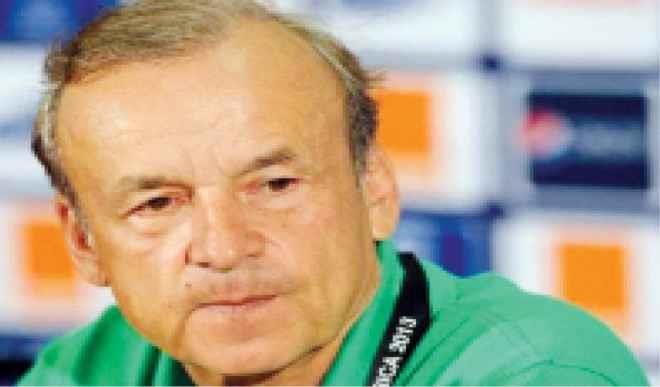 Dalilin da ya sa ba zan iya auren ’yar Najeriya ba – Kocin Eagles Gernot Rohr