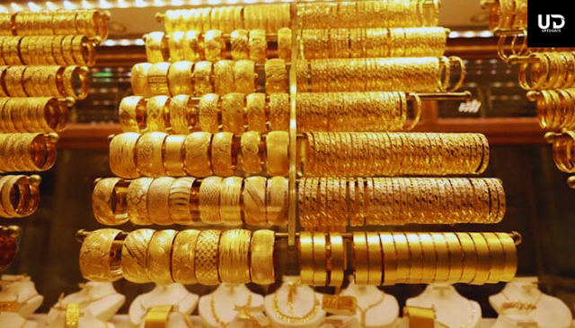 Gold has become cheaper by Rs 1200 per tola in the country