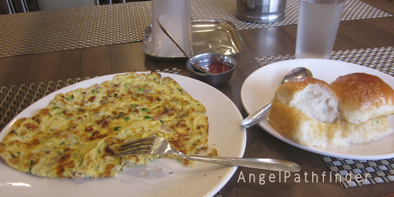 omelette pav breakfast