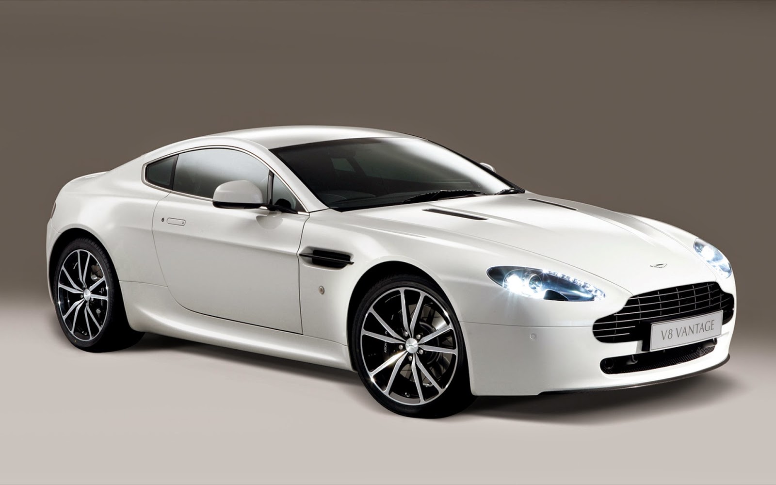 aston martin vantage