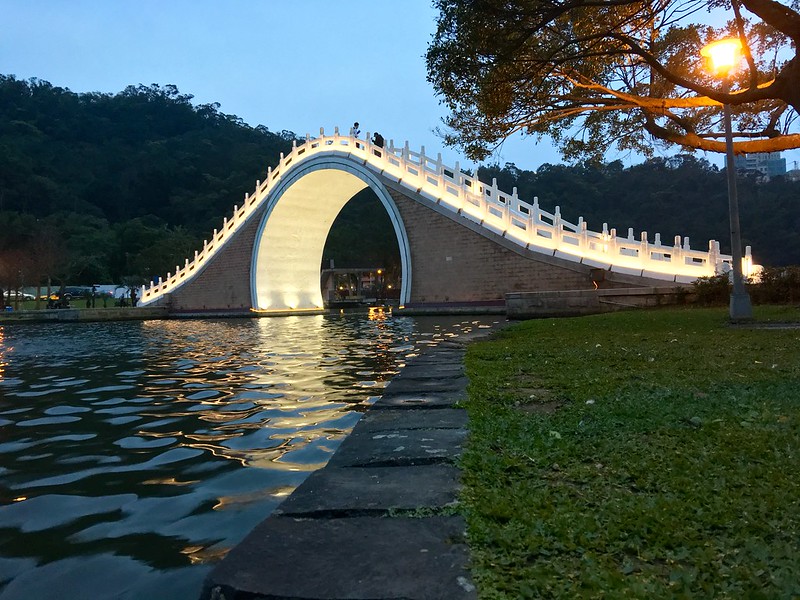 chinese moon bridge