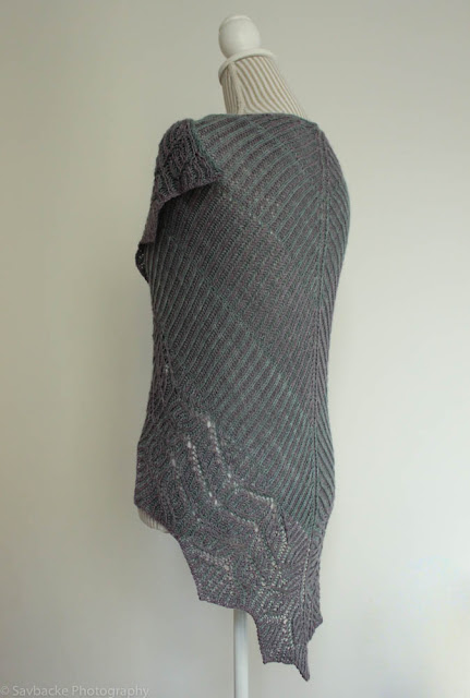 Briochangle shawl knitting pattern by Katrine Birkenwasser