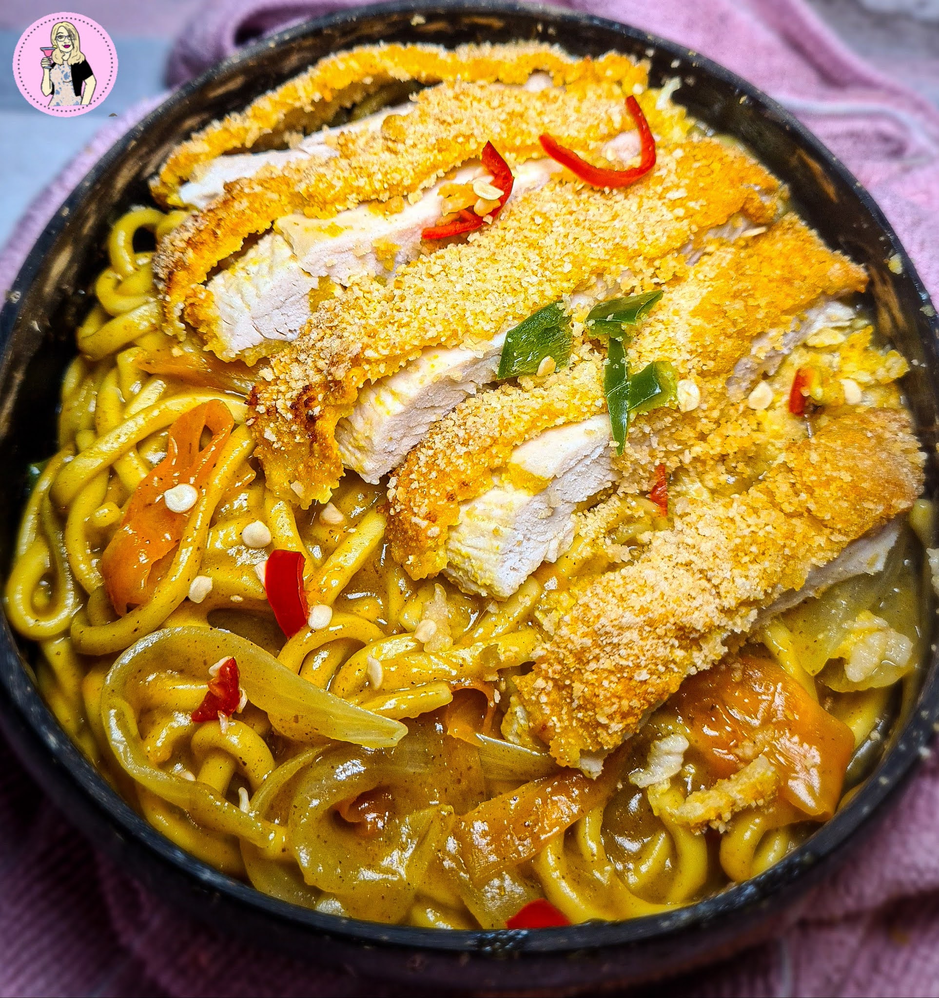 Chicken Katsu Curry Noodle Bowl | Low Calorie Slimming Fakeaway Recipe