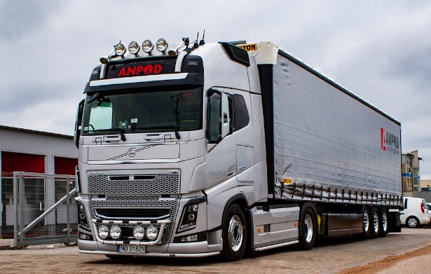 gambar truk keren Volvo FH16 IV 750 Globetrotter XL