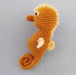 PATRON GRATIS CABALITO DE MAR AMIGURUMI 55755