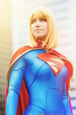 foto cosplayer supergirl dc