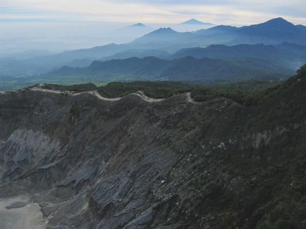 Gambar Gunung Tangkuban Perahu - Ardi La Madi's Blog