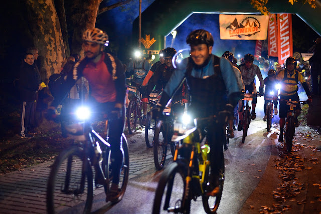 Salida de la marcha nocturna en 2017