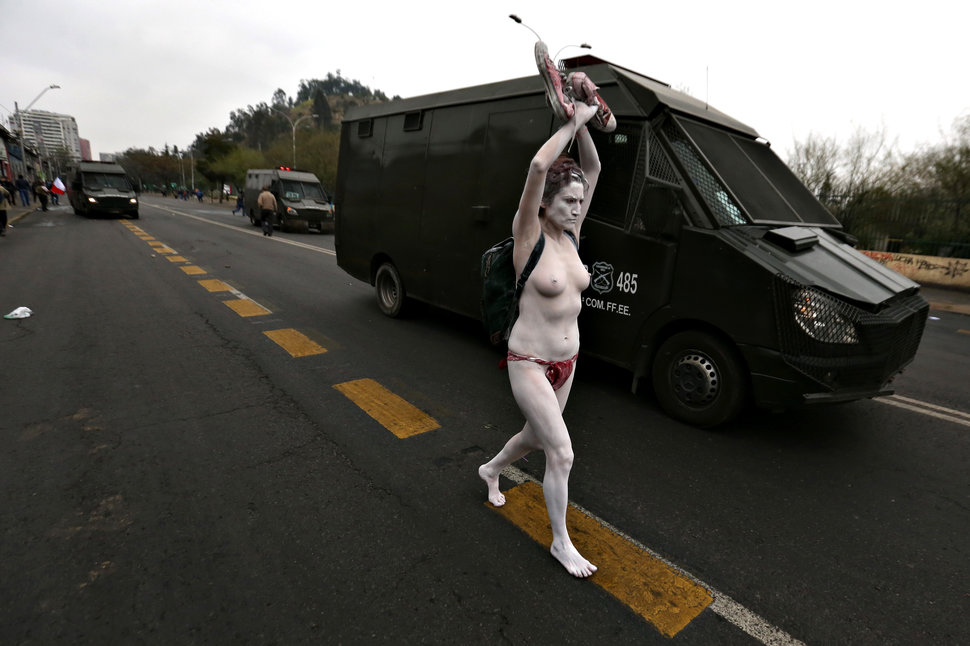 35 Photos Of Protesting Women That Portray Female Power - Chile