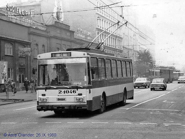 1989 год. Рига. На улице Меркеля возле Рижского Цирка. Кафейница "Cirks" и ресторан "Кавказ"