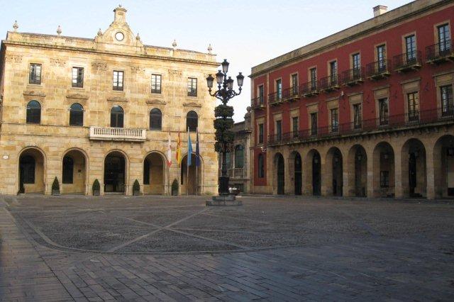 Ayuntamiento en la Plaza Mayor de Gijon