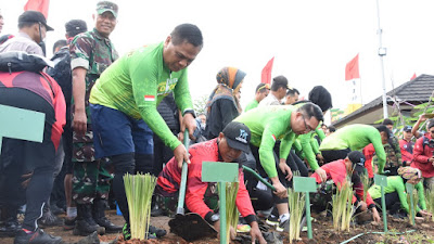 Usai Fun Bike Bersama, Forkopimda Jabar Galakan Tanam Sejuta Pohon