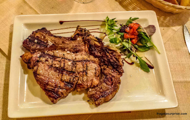 Bisteca à Florentina servida no restaurante  Il Portale, em Florença