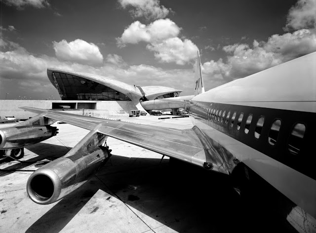 Terminal TWA Aeropuerto JFK en New York | Eero Saarinen | Planta + sección + fotos