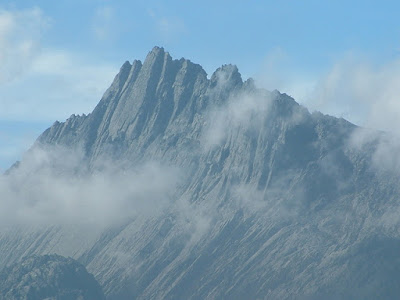 Gunung Tertinggi di Indonesia Puncak Jaya