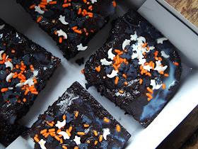 BOO'tiful Stuffed Brownies + A #BOOItForward Surprise AD