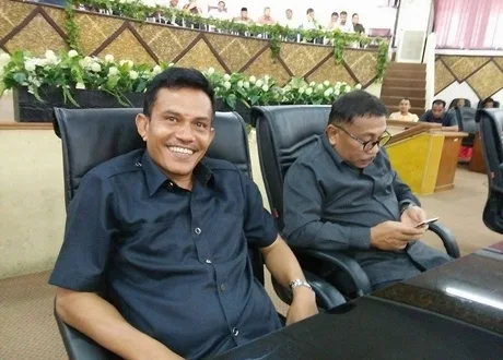 DPRD Padang Sahkan Ranperda Perubahan APBD 2017 Menjadi Perda