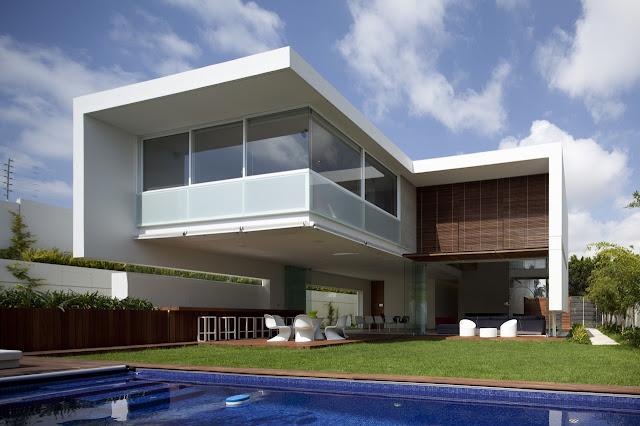 Modern home in Mexico with amazing engineering 