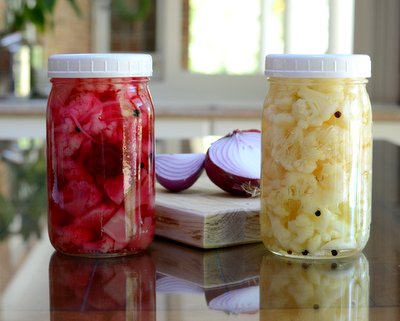 Cauliflower Refrigerator Pickles, more quick pickles ♥ AVeggieVenture.com. No canning required. Vegan. WW Friendly. Budget Friendly.