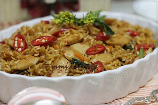 Home Sweet Home: Maggie Goreng Bersosej Kari