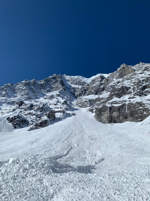 Vista dalla zona di accumulo verso la parete nord dell’Ortles (Foto: Soccorso alpino - Solda, 27.04.2022)