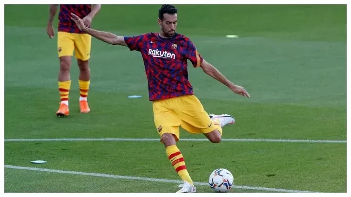 Barcelona reach agreement with Busquets over pay cut
