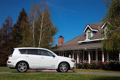 2010 Mitsubishi Outlander GT Side View