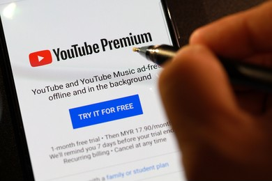 يوتيوب بريميوم: هل يستحق ذلك؟ إليك ما تحتاج إلى معرفته YouTube Premium