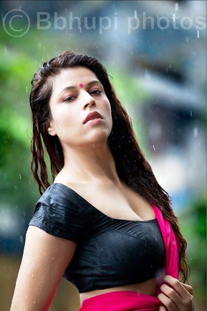 Jyothi Rana wet cleavage