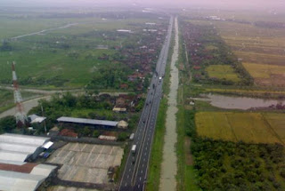 4 Bentuk Pola Pemukiman Penduduk Memanjang (Linier)