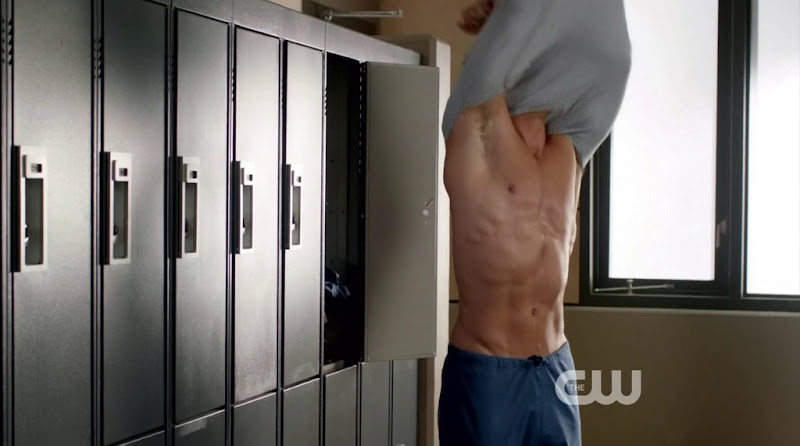 Justin Hartley Shirtless in Emily Owens MD s1e03