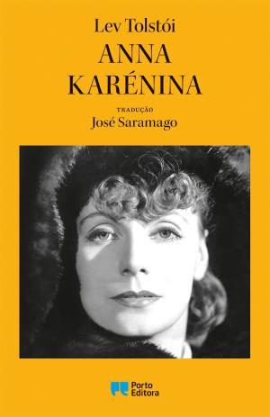 Foto da capa do livro "Anna Karénina" de Lev Tolstói, publicado pela Porto Editora e traduzido brilhantemente por José Saramago. O romance épico retrata a história trágica de Anna, uma mulher em busca da paixão e do amor verdadeiro na alta sociedade russa do século XIX. Com uma narrativa envolvente e personagens complexos, Tolstói explora temas universais como o amor, a traição e os dilemas morais. Esta edição é uma excelente opção de presente para os amantes da literatura clássica e admiradores da genialidade de três grandes nomes da literatura mundial: Tolstói, Saramago e a renomada Porto Editora.