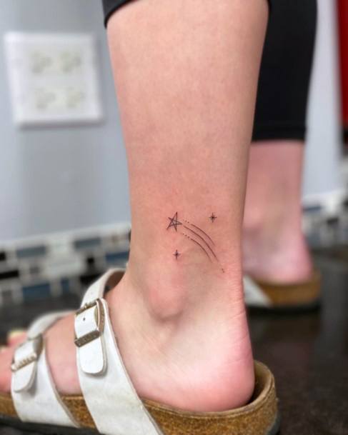 90 ideias incríveis de tatuagens de estrela cadente para as mulheres