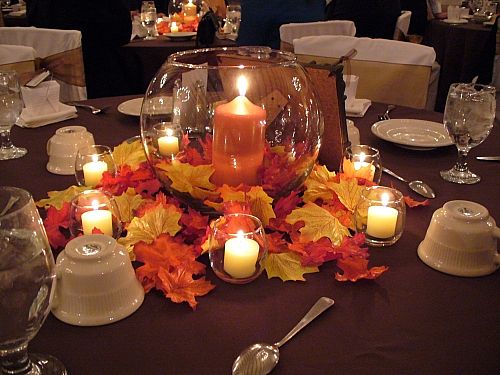 Fall wedding decoration ideas can use red orange brown or yellow color