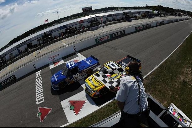 Ryan Blaney vence apertado em chegada disputada no Canadá