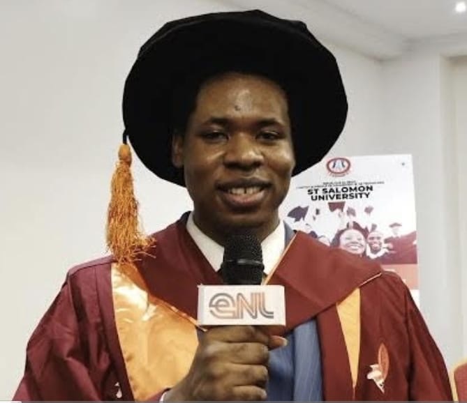 Just-In: OYAKHILOME'S FAMILY CELEBRATES AS Pastor Daysman Oyakhilome bags DOCTOR OF PHILOSOPHY DEGREE