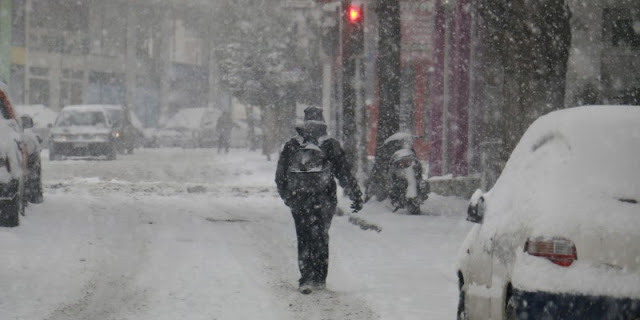Κακοκαιρία: Υποχωρούν οι χιονοπτώσεις έρχονται καταιγίδες την Πέμπτη