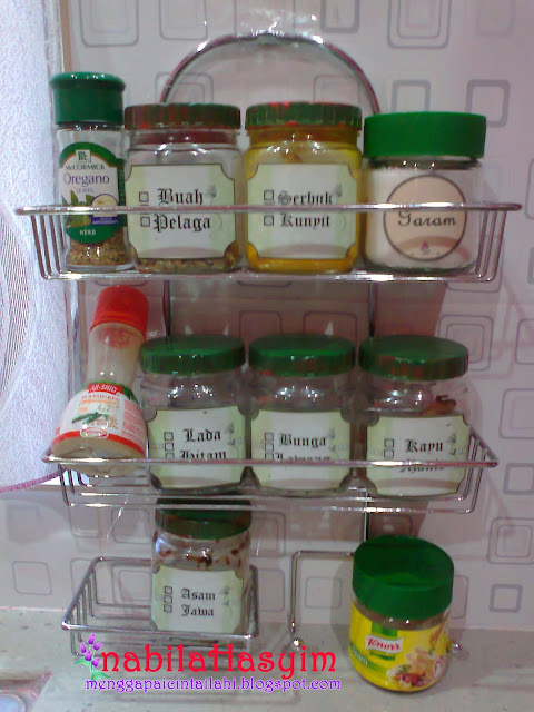 Tautan Hati NabilaHasyim D I Y  Label bekas makanan di  dapur 